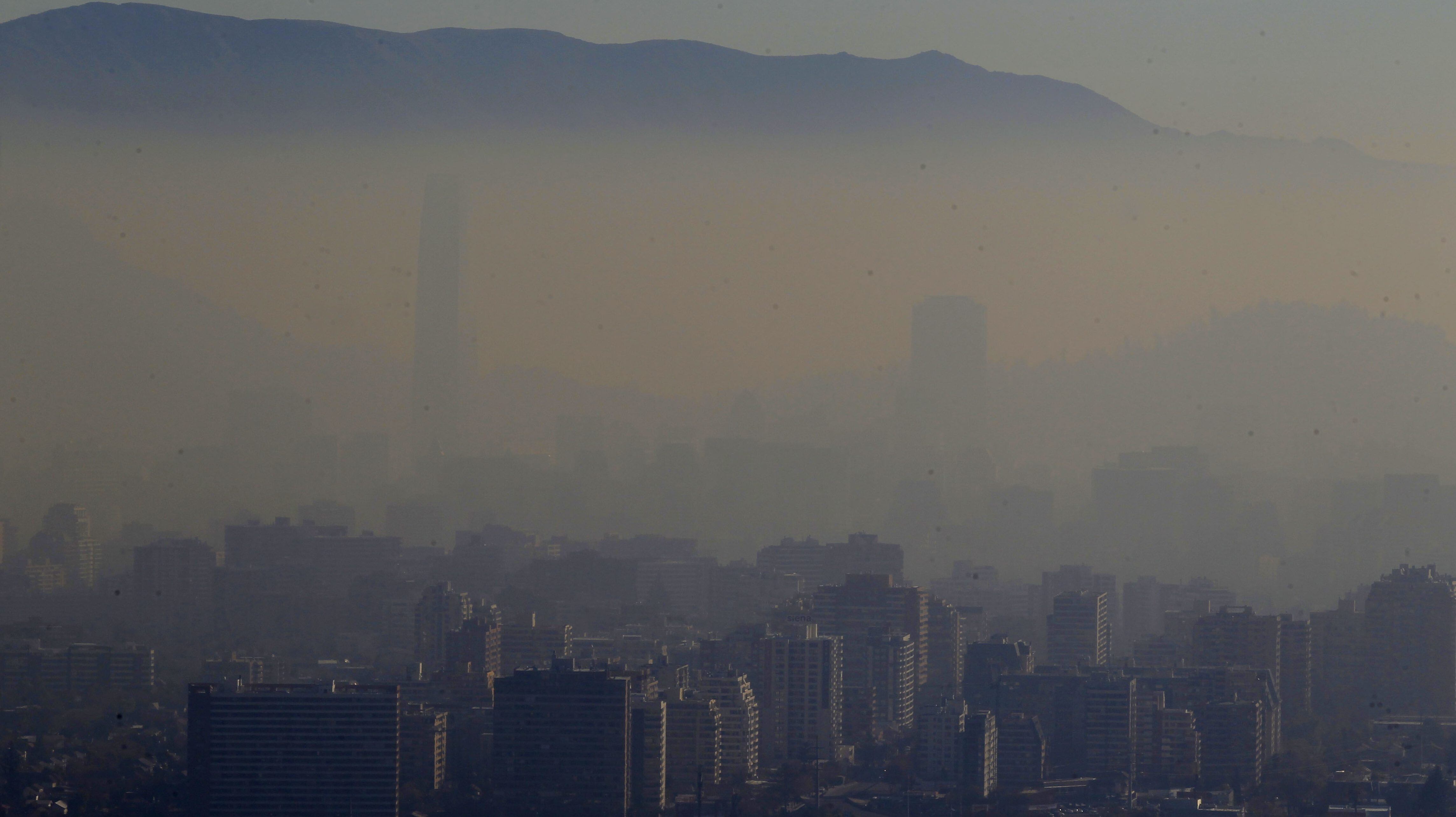 Decretan preemergencia ambiental para este domingo en la RM