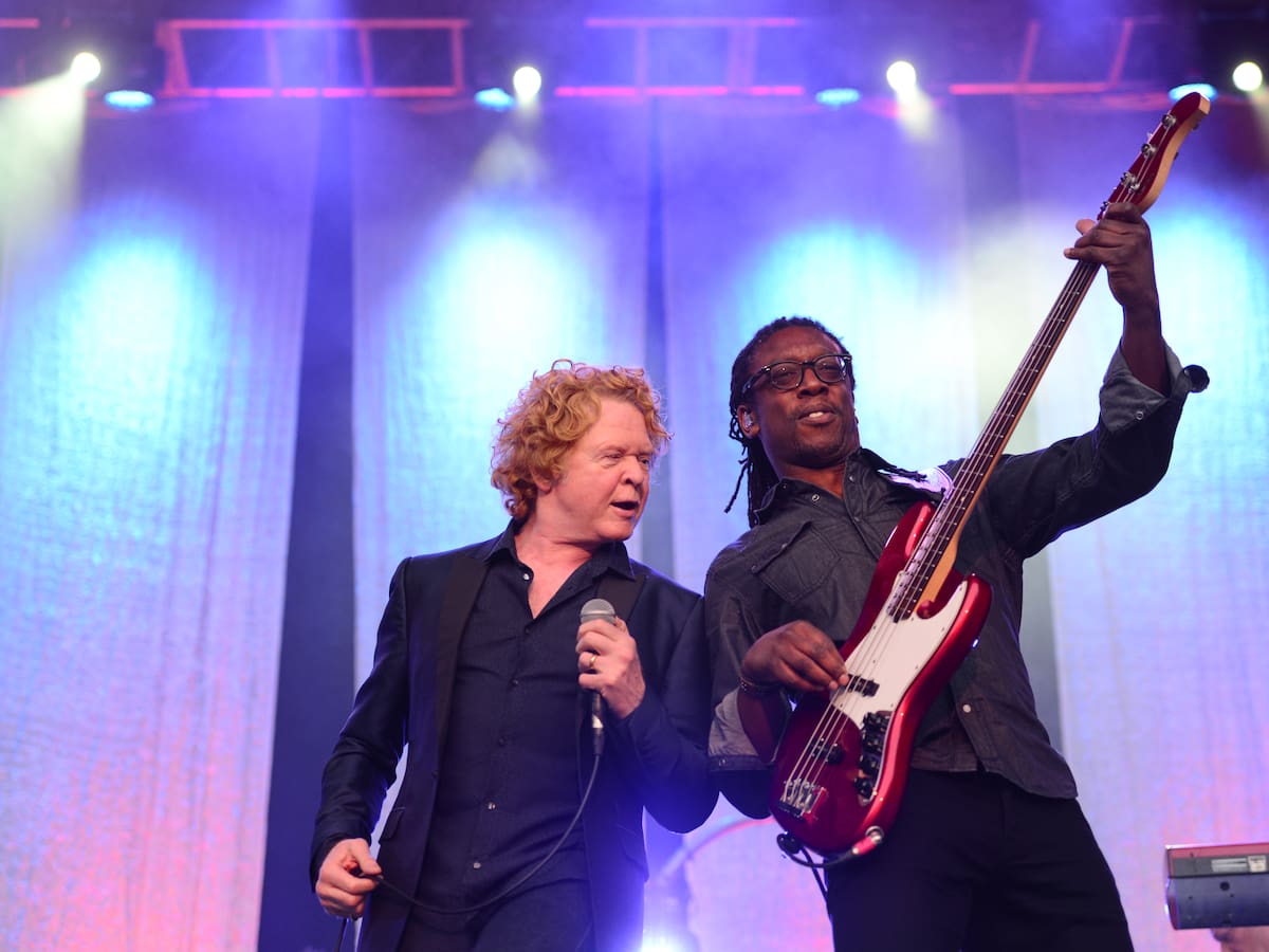 Muere Steve Lewinson, bajista de Simply Red, a meses de su regreso a Chile