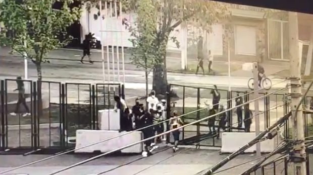 Alcalde de Puente Alto lamentó jornada de violencia y protestas en su comuna