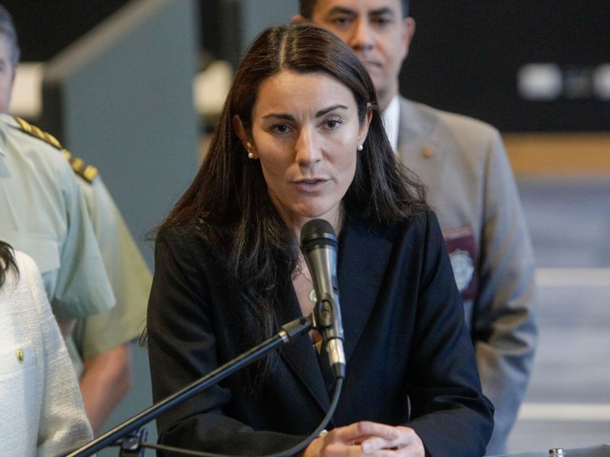 Oposición anuncia reserva constitucional tras aprobación de Escuelas Protegidas: ministra Arzola lamenta “tener que dilatar el trámite”