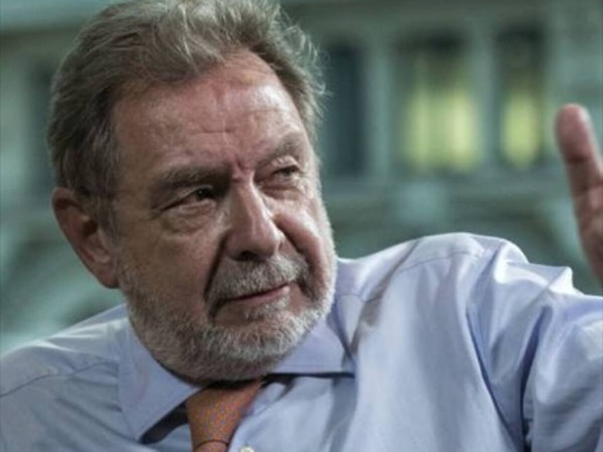 Juan Luis Cebrián: «Hay que garantizar la autonomía de las redacciones y de los directores»