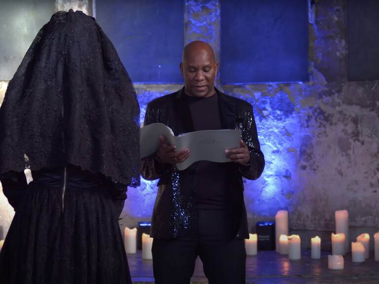 Cantante británica es tendencia tras separarse de su esposo fantasma por infidelidad: enfrentó quiebre amoroso adoptando un payaso poseído