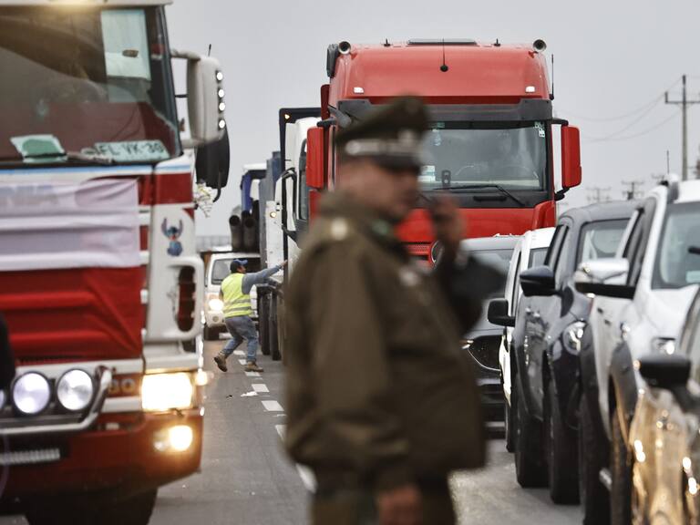 Paro de camioneros: Gobierno instruyó a Carabineros aplicación de Ley de Seguridad del Estado