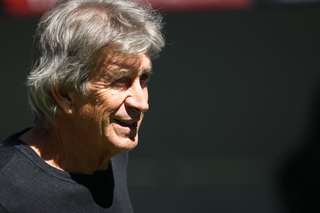 Manuel Pellegrini fue captado en local de votación en España: No pudo votar