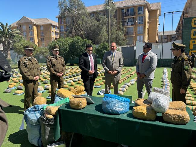 Carabineros de Atacama incauta casi 2 toneladas de drogas en histórico operativo