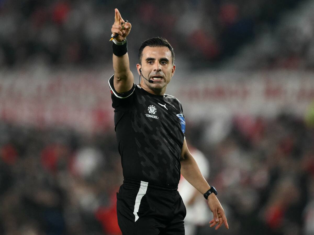 Liderados por Piero Maza: árbitros chilenos dirigirán la semifinal entre Argentina y Canadá por la Copa América