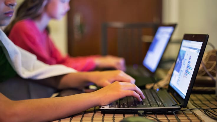 ¿Cómo elegir un buen computador para el colegio? Estos son los cinco factores a considerar