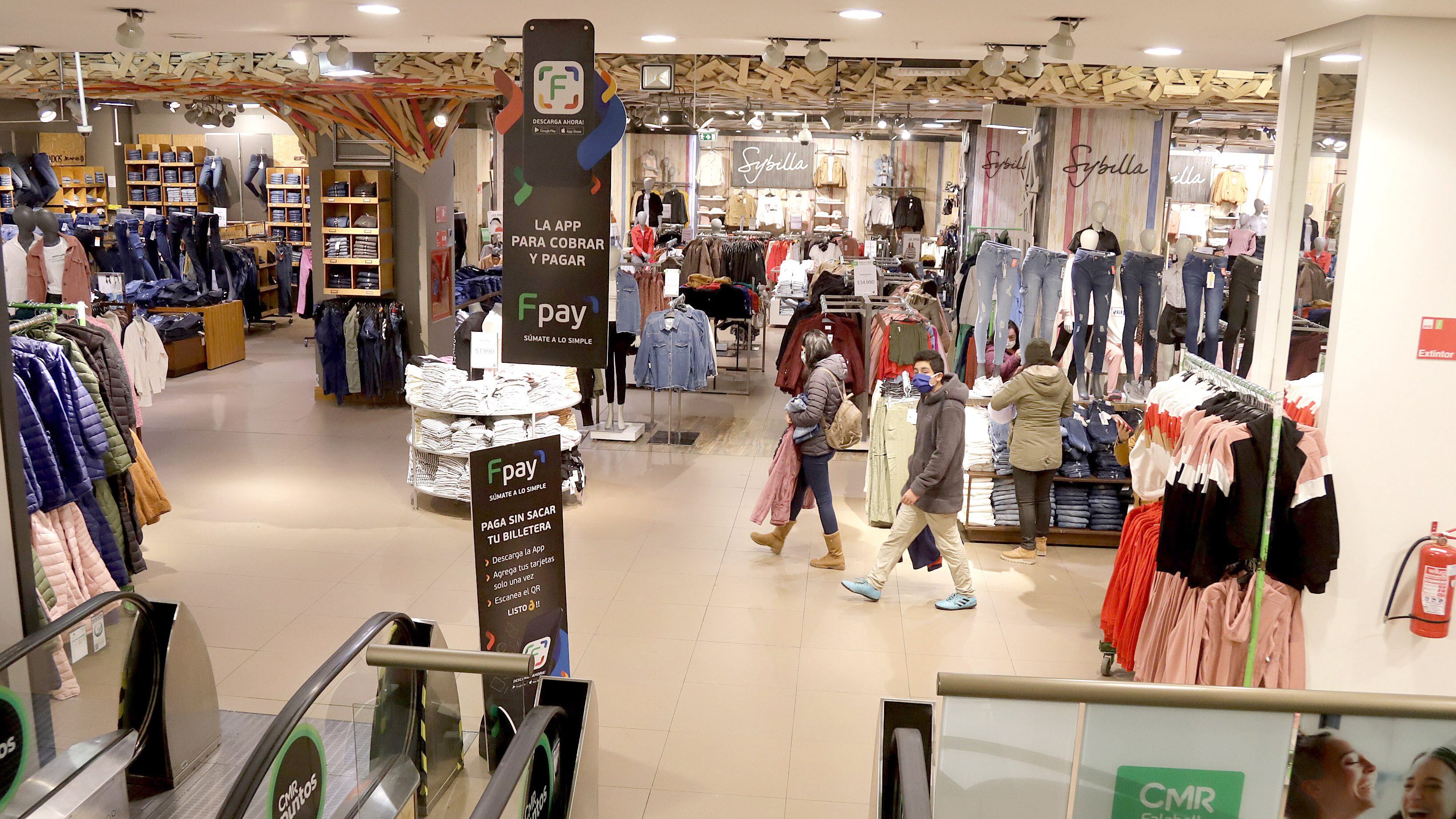 02 MAYO 2020/PUERTO MONTTPersonas dentro de la Reapertura de la tienda Falabella en el mall costanera de Puerto Montt.
FOTO CRISTIAN DUARTE AGENCIA UNO
