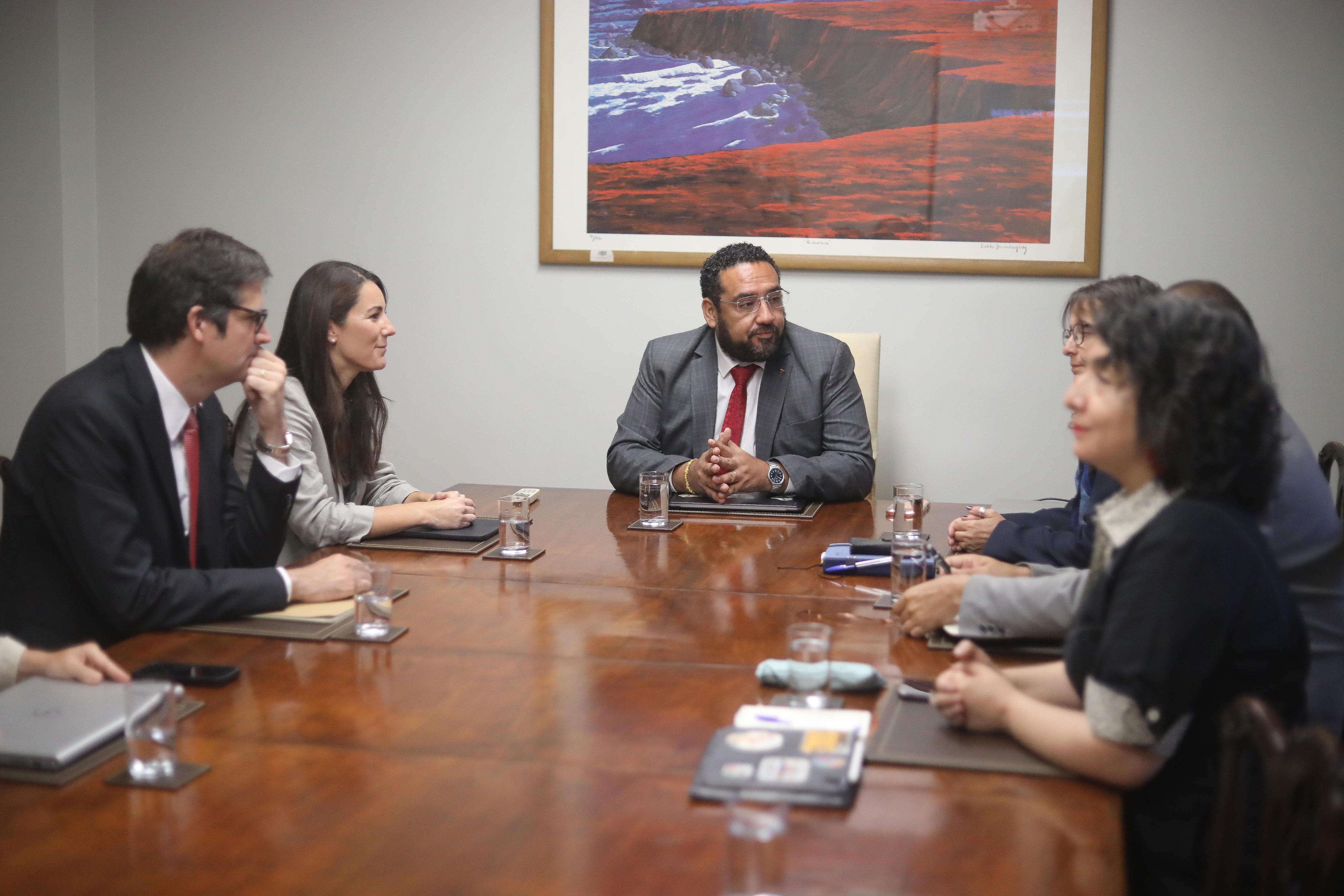 Maria Paz Arzola, Ministra de Educacion y Nicolas Cataldo, Ministro de Educación durante la reunión que sostienen en dependencias del Ministerio de Educación.FOTO: SEBASTIÁN BELTRÁN GAETE / AGENCIAUNO