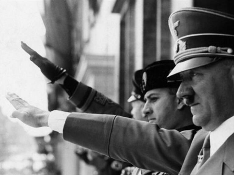 Dos argentinos gastan 678.000 dólares en subasta de prendas Nazis