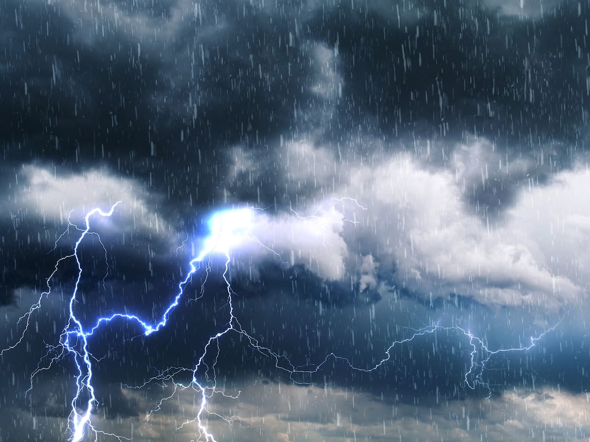 Aluvión afecta a Puerto Viejo: más de 10 viviendas afectadas por intensas lluvias