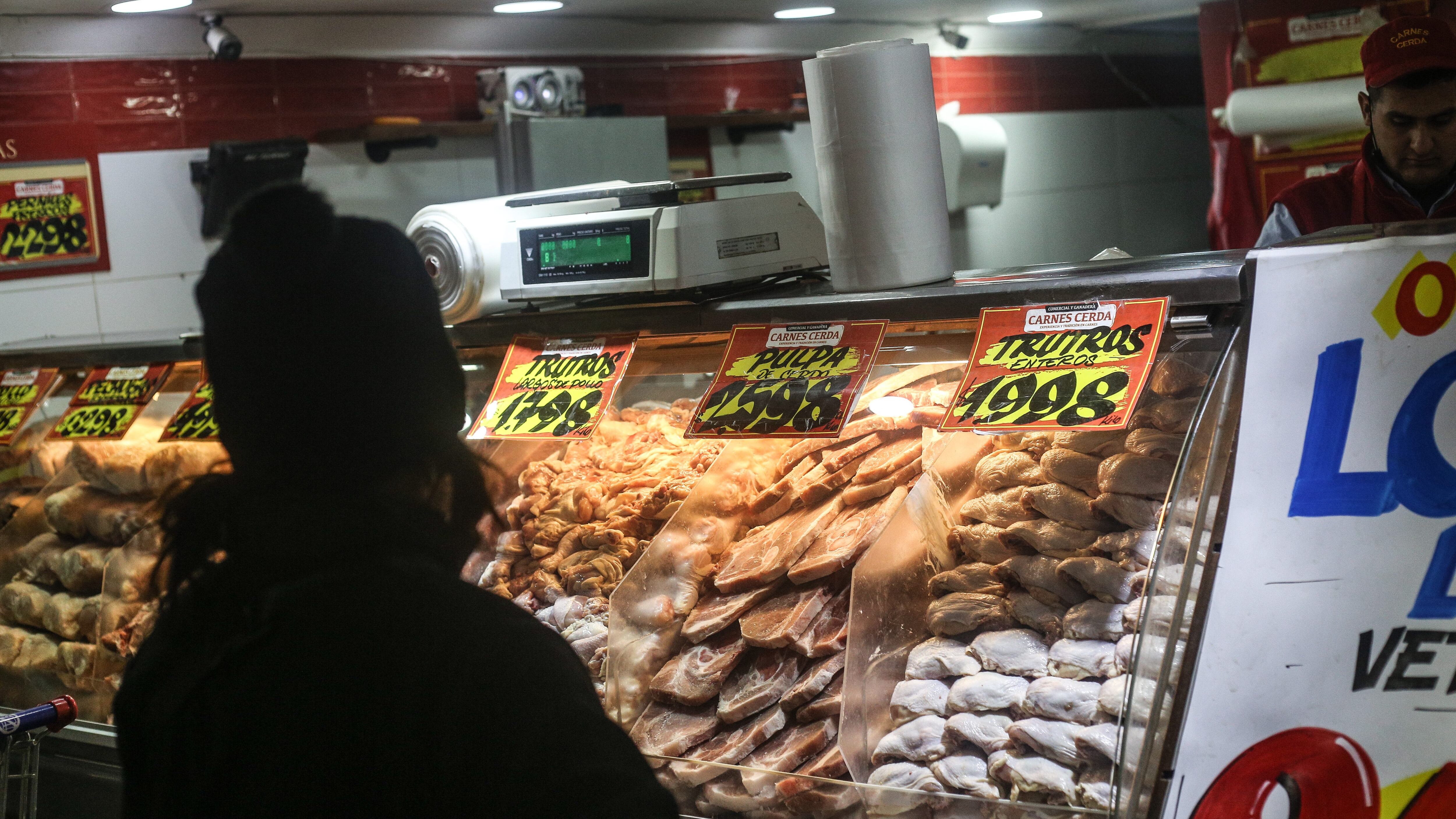 20 de Junio de 2022 / RECOLETA La inflación llega a números históricos lo que hace el encarecimiento de la vida como la canasta básica y afecta los precios en la Vega Central
FOTO: DIEGO MARTIN / AGENCIAUNO