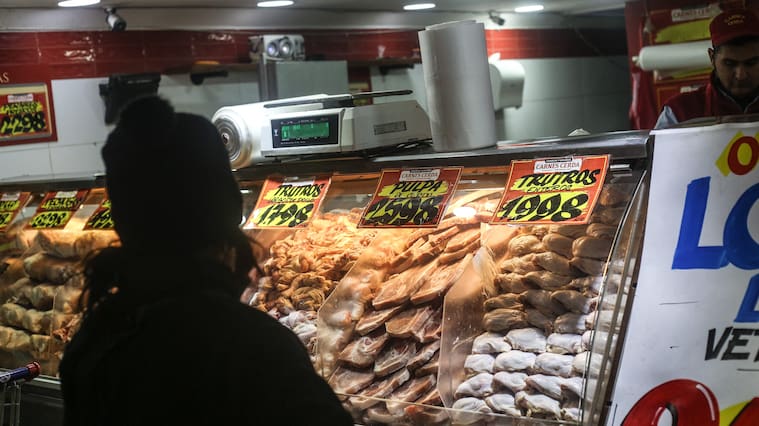 20 de Junio de 2022 / RECOLETA La inflación llega a números históricos lo que hace el encarecimiento de la vida como la canasta básica y afecta los precios en la Vega Central
FOTO: DIEGO MARTIN / AGENCIAUNO
