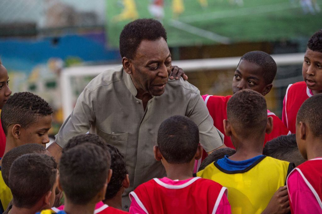 El legendario Pelé en una actividad con niños de Río de Janeiro en 2014