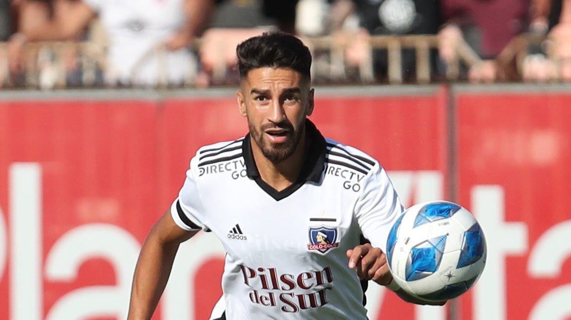 19 de Febrero del 2022/SANTIAGOJuan Martín Lucero(i) , ,durante el partido valido por la Tercera fecha del Campeonato Nacional AFP PlanVital 2022, entre Colo Colo vs Audax Italiano, disputado en el estadio Monumental.
FOTO:FRANCISCO LONGA/AGENCIAUNO