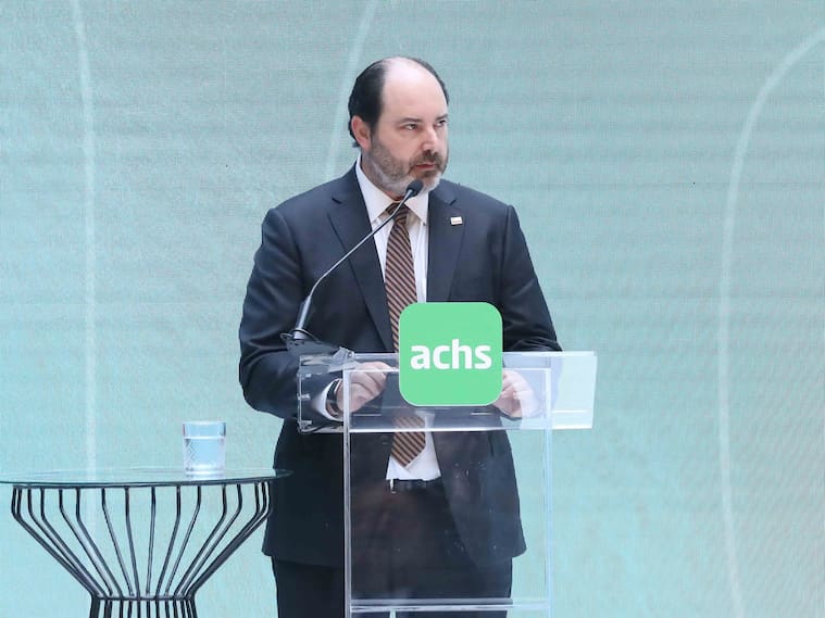 1 de mayo de 2026 / SANTIAGO
El Presidente José Antonio Kast, junto a la primera dama María Pía Adriasola, y el ministro de Trabajo, Tomás Rau, participa en conmemoración del 1 de mayo en el Hospital del Trabajador. En la imagen, Tomas Rau, Ministro del Trabajo y Previcion Social.
FOTO: SEBASTIAN BELTRAN GAETE / AGENCIAUNO