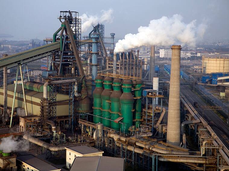 Una fábrica de acero contamina en la provincia china de Anhui