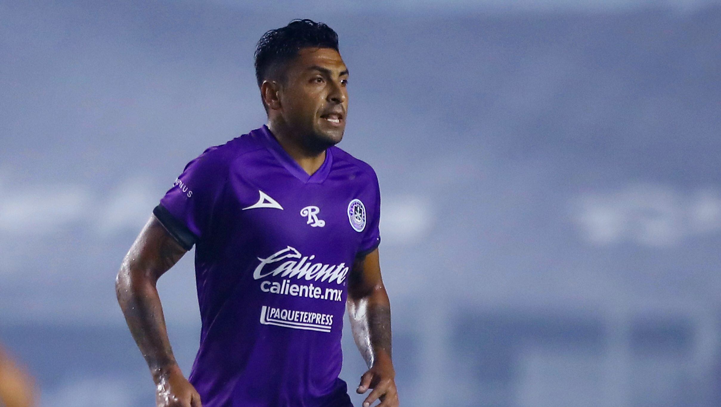MAZATLAN, MEXICO - JULY 27: Francisco Jara #18 of Mazatlan FC drives the ball during the 1st round match between Mazatlan FC and Puebla as part of the Torneo Guard1anes 2020 Liga MX on July 27, 2020 in Mazatlan, Mexico. (Photo by Sergio Mejia/Getty Images)