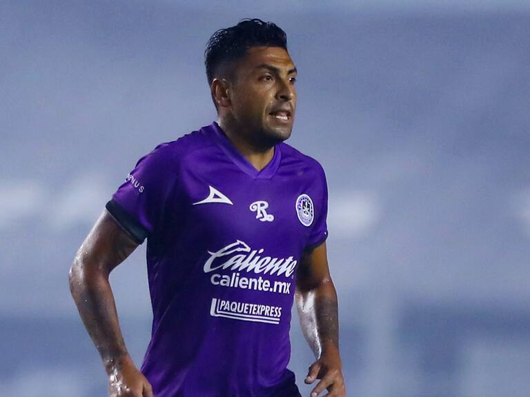 MAZATLAN, MEXICO - JULY 27: Francisco Jara #18 of Mazatlan FC drives the ball during the 1st round match between Mazatlan FC and Puebla as part of the Torneo Guard1anes 2020 Liga MX on July 27, 2020 in Mazatlan, Mexico. (Photo by Sergio Mejia/Getty Images)