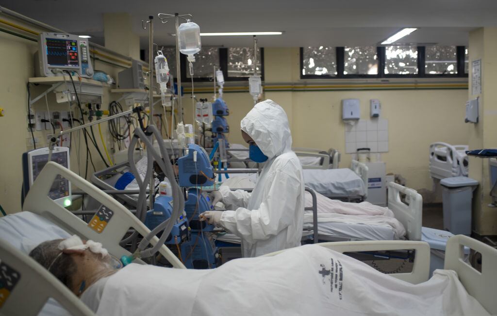 Pacientes del Covid-19 son atendidas en un hospital de Río de Janeiro