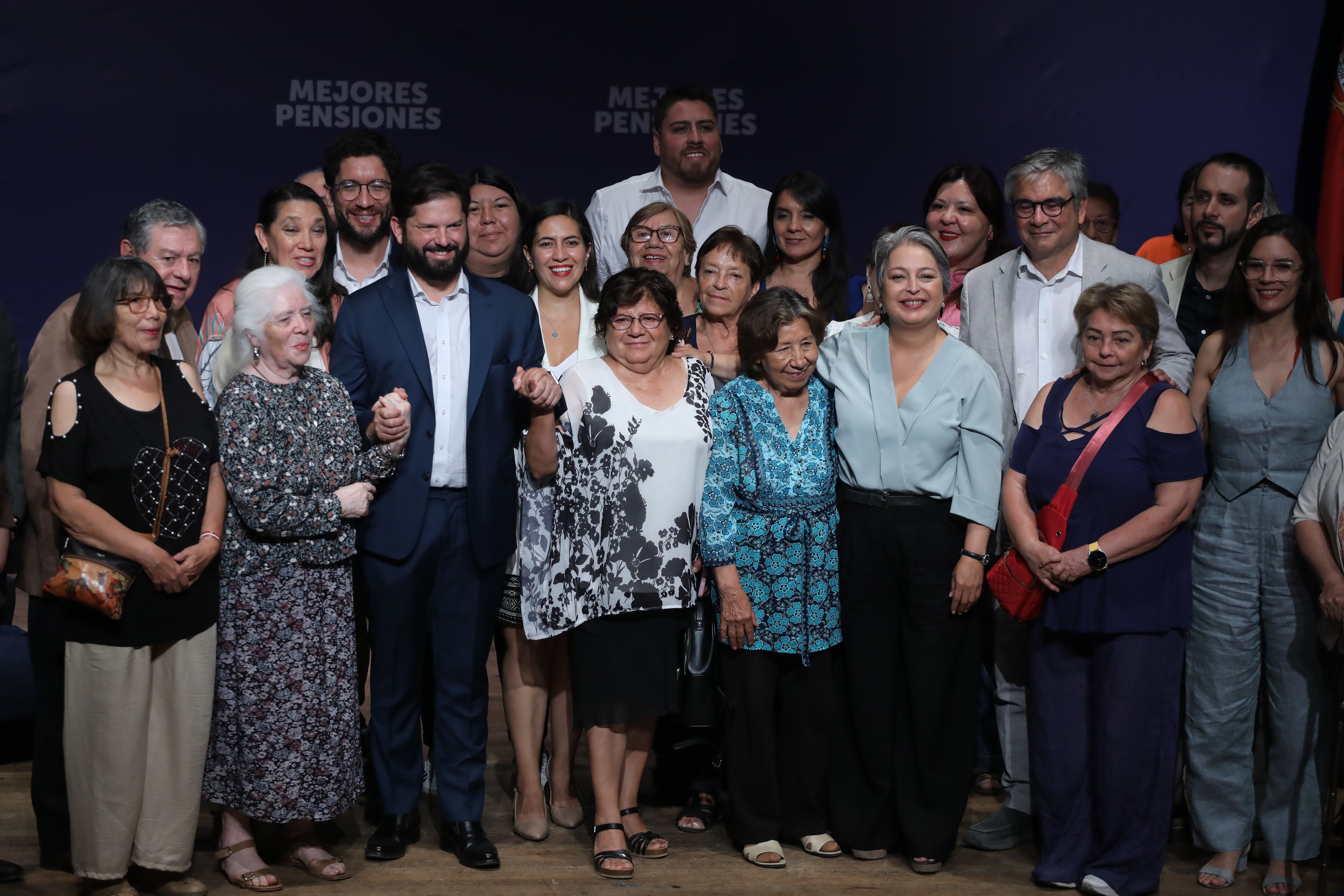 16 de enero de 2026 / SANTIAGO
El Presidente de la República, Gabriel Boric encabeza actividad que marca el inicio de los pagos del Seguro Social, en el Teatro Municipal de la Casona Dubois, en la comuna de Quinta Normal.
FOTO: SEBASTIAN BELTRAN GAETE / AGENCIAUNO