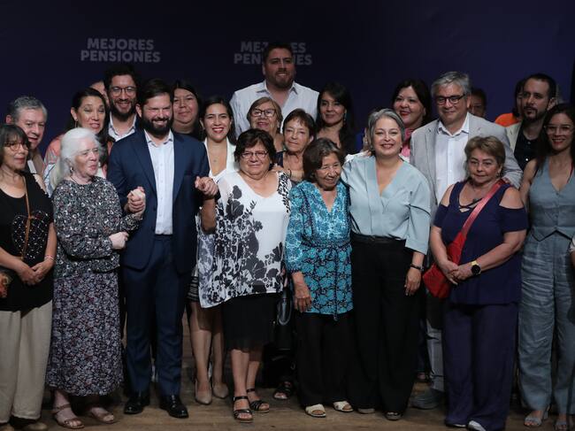 16 de enero de 2026 / SANTIAGO
El Presidente de la República, Gabriel Boric encabeza actividad que marca el inicio de los pagos del Seguro Social, en el Teatro Municipal de la Casona Dubois, en la comuna de Quinta Normal.
FOTO: SEBASTIAN BELTRAN GAETE / AGENCIAUNO