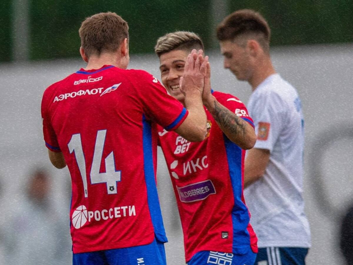 Zurdazo impecable: Víctor Méndez anota su primer gol con la camiseta del CSKA Moscú