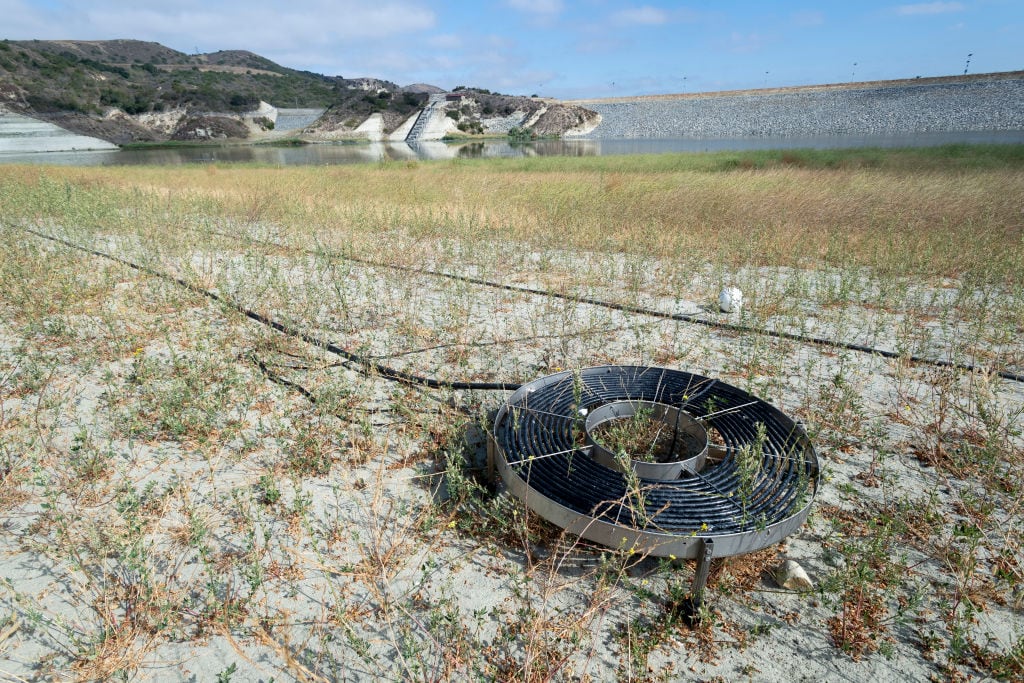Una vacía reserva de agua en Santa Margarita en el estado de California