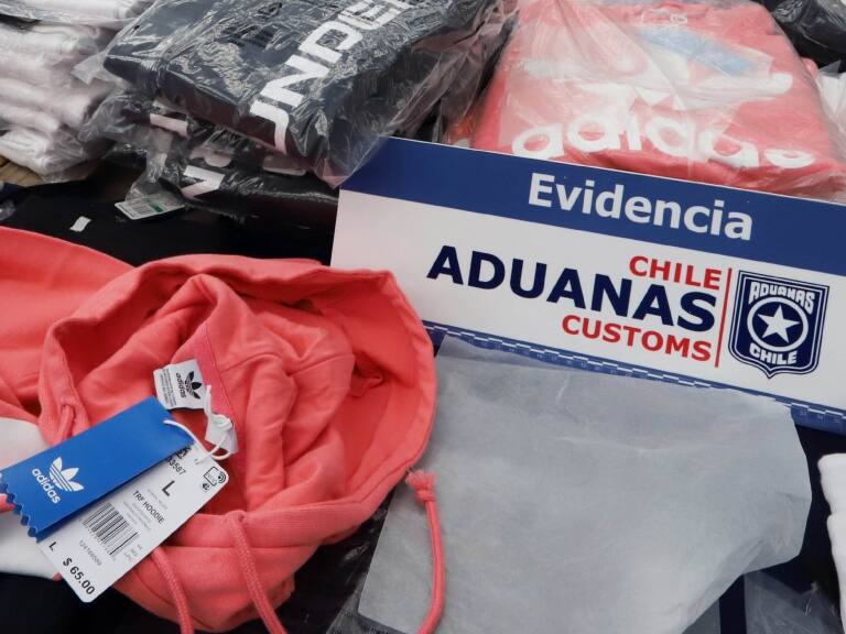 Aduanas revela nombres de multitiendas a las que les retuvo productos posiblemente falsificados