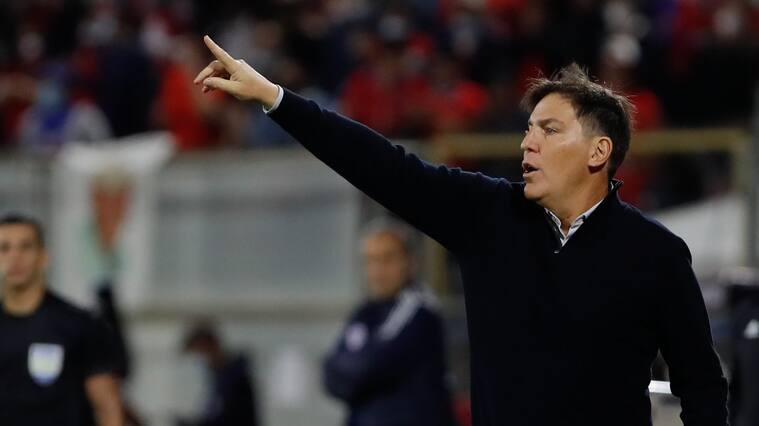10 de Octubre del 2021/SANTIAGOEl Director Tecnico de la Selección de Paraguay Eduardo Berizzo() ,durante el partido valido por la Quinta fecha de las Clasificatorias al Mundial de Qatar 2022, entre las selecciones de Chile vs Paraguay, disputado en el estadio San Carlos de Apoquindo.
FOTO:FRANCISCO LONGA/AGENCIAUNO