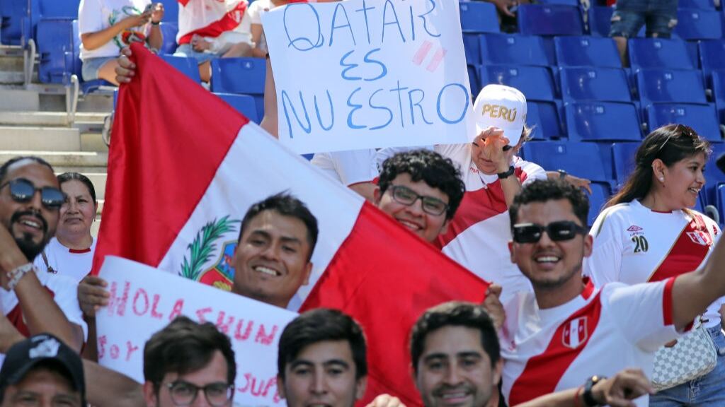 Presidente de Perú justifica el feriado por el repechaje a Qatar 2022: "Es un regalo a la mejor hinchada del mundo"