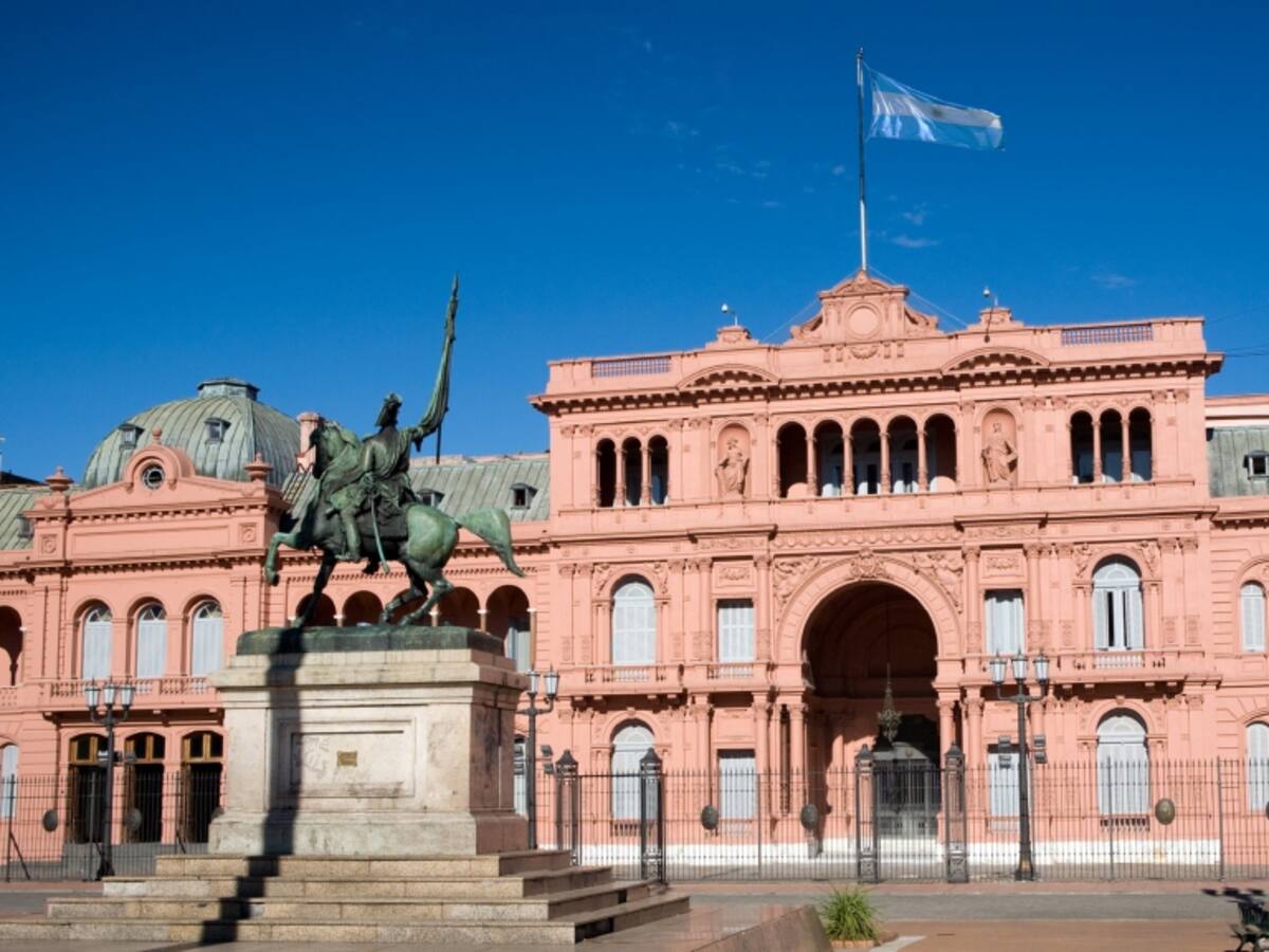 Argentina logra superávit fiscal por primera vez en 12 años