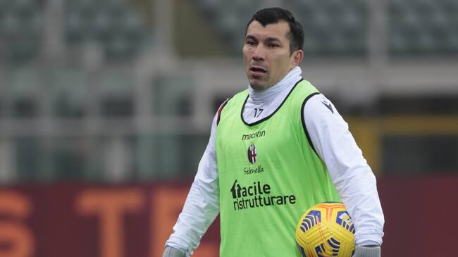 Gary Medel during Serie A match between Torino v Bologna in Turin, on December 20, 2020 (Photo by Loris Roselli/NurPhoto via Getty Images)