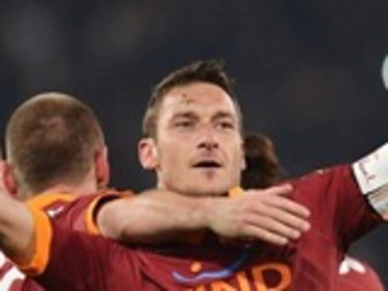 VIDEO La celebración con selfie de Francesco Totti en el PES 2016