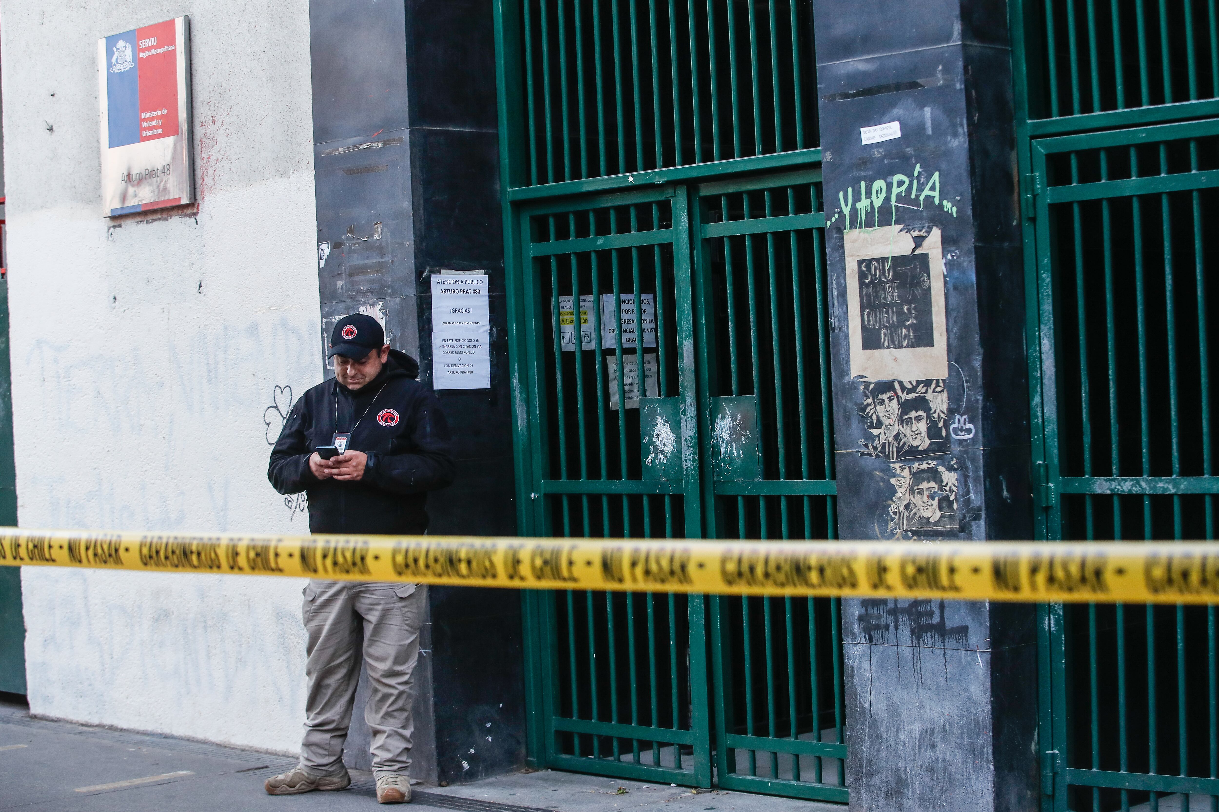 21 DE OCTUBRE DE 2024 / SANTIAGO
Robo frustrado a Cajero Automático dentro de las dependencias del Serviu Metropolitano ubicado en Arturo Prat 48. Los delincuentes mantuvieron por 12 hrs amarrados a los guardias mientras realizaban el delito
FOTO: DIEGO MARTIN/AGENCIAUNO