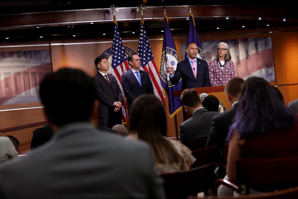 Demócratas se refieren al techo de la deuda en el Capitolio de Washington