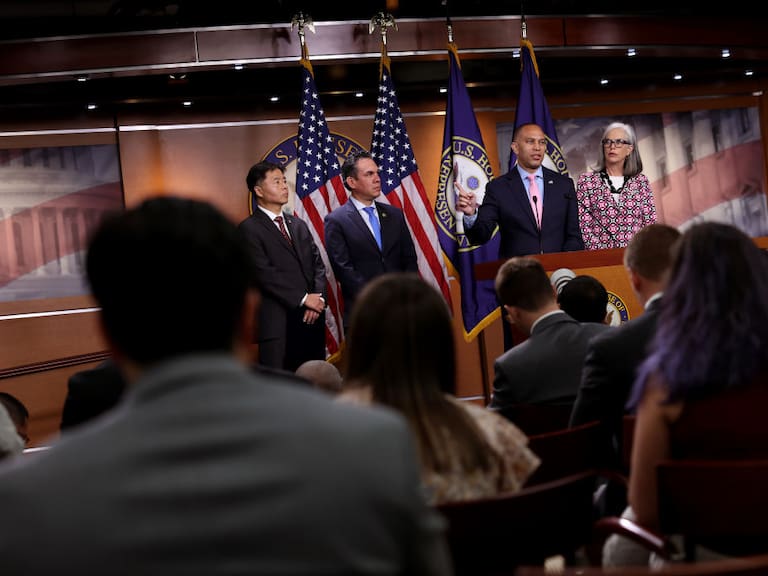 Demócratas se refieren al techo de la deuda en el Capitolio de Washington