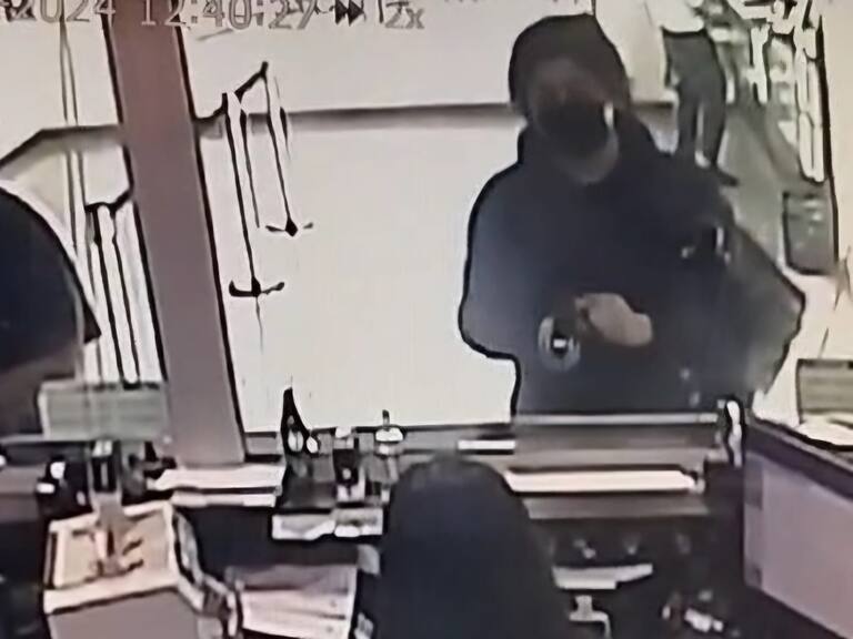 Robó más de 4 millones con arma de fantasía: detienen a delincuente solitaria que asalto sucursal de banco en Antofagasta
