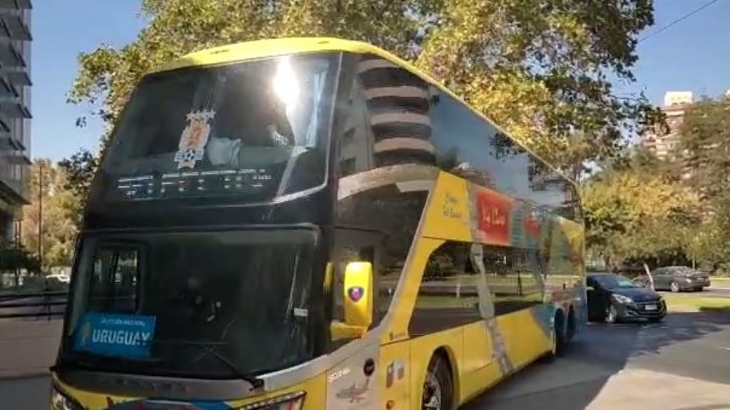 Con Luis Suárez a la cabeza: Uruguay ya está en Santiago para enfrentar a la Roja