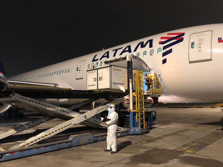 Avión con vacunas Sinovac