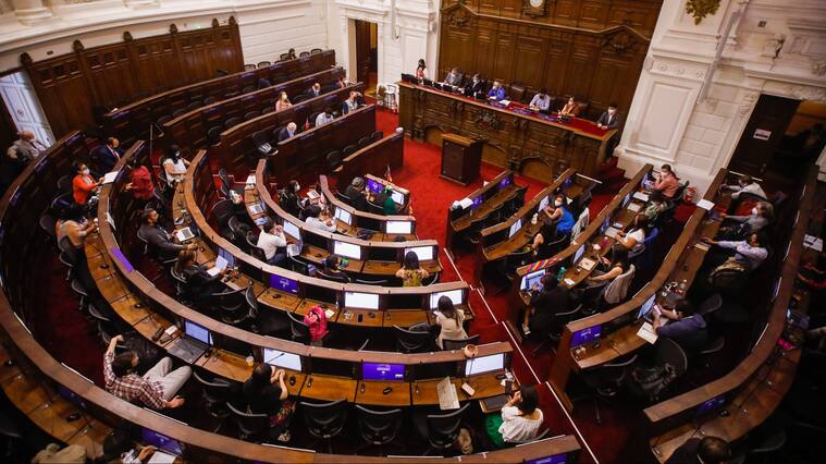 26 de Octubre de 2021 /SANTIAGOSesión del Pleno número 35 en el que se lleva acabo la jornada de cierre del discurso de cada constituyente, en la sede del Congreso Nacional de Santiago.
FOTO CRISTOBAL ESCOBAR /AGENCIAUNO