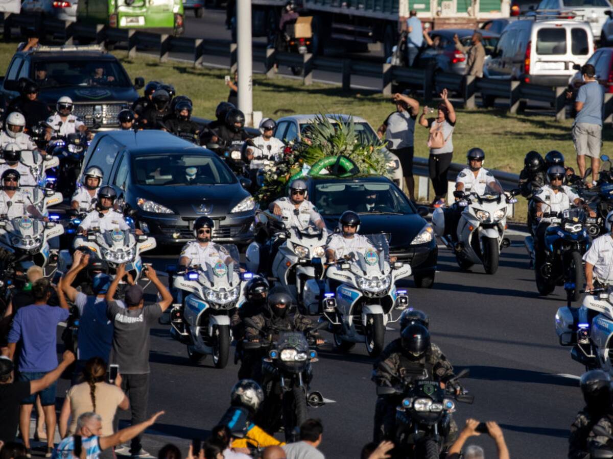 «Ciudadano a pata» aterriza con funerales y despedidas multitudinarias