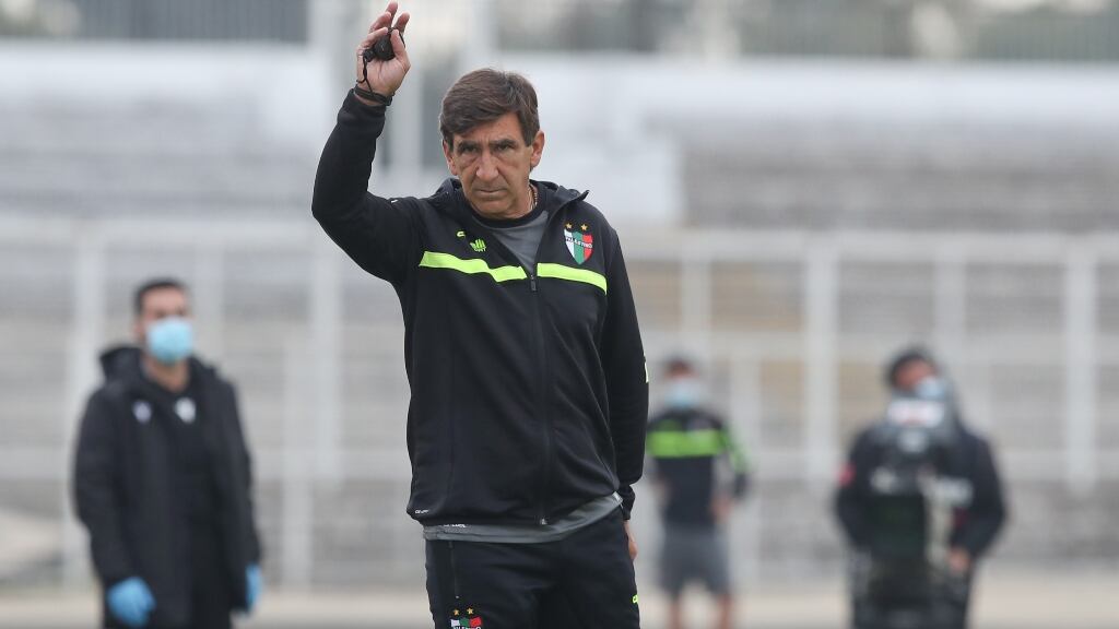 Bolivia arremete para abrochar la salida de Gustavo Costas de Palestino