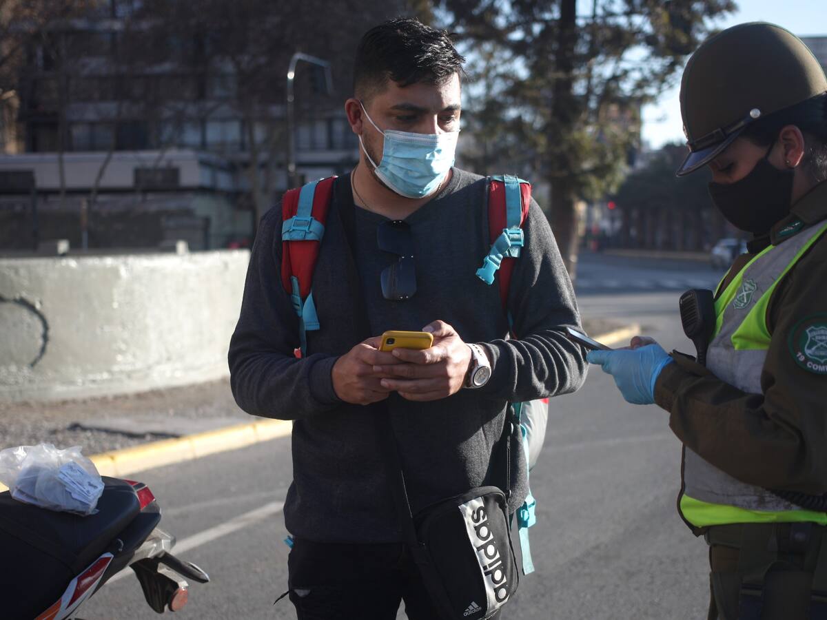 Carabineros entregó informe sobre infractores de medidas sanitarias: La mayoría son hombres que no superan los 30 años