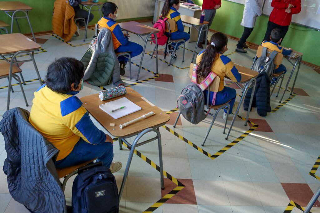 Estudiantes, niños, clases presenciales
