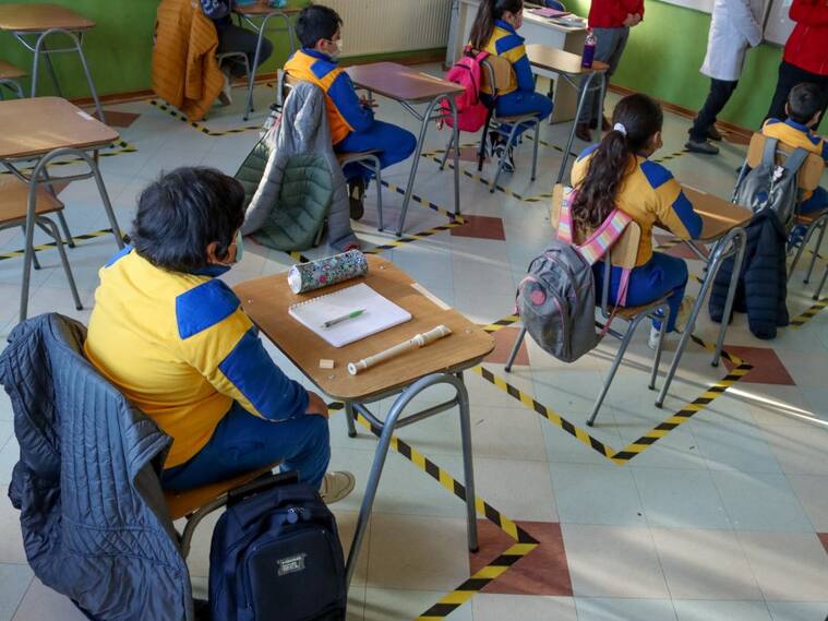 Estudiantes, niños, clases presenciales