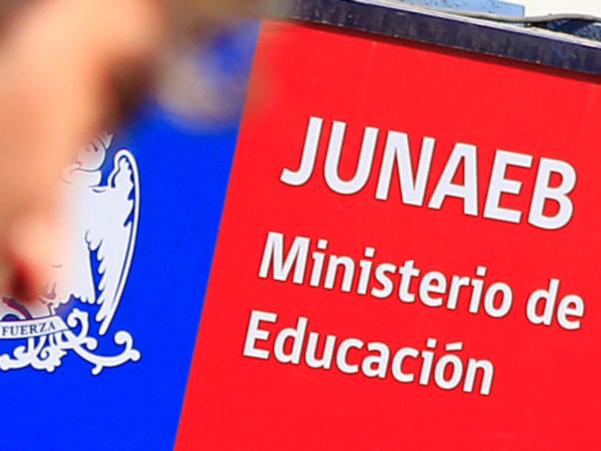 Junaeb entrega más de 13 mil raciones a siete regiones afectadas por el sistema frontal
