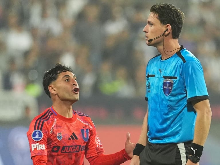 ¿Y el VAR? Los dos posibles penales que el juez desestimó cobrar en favor de la U de Chile en Copa Sudamericana