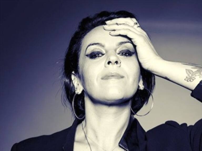 Jani Dueñas se hace meme y entrega mensaje sobre evasión masiva: «Quemen todo niñes precioses»