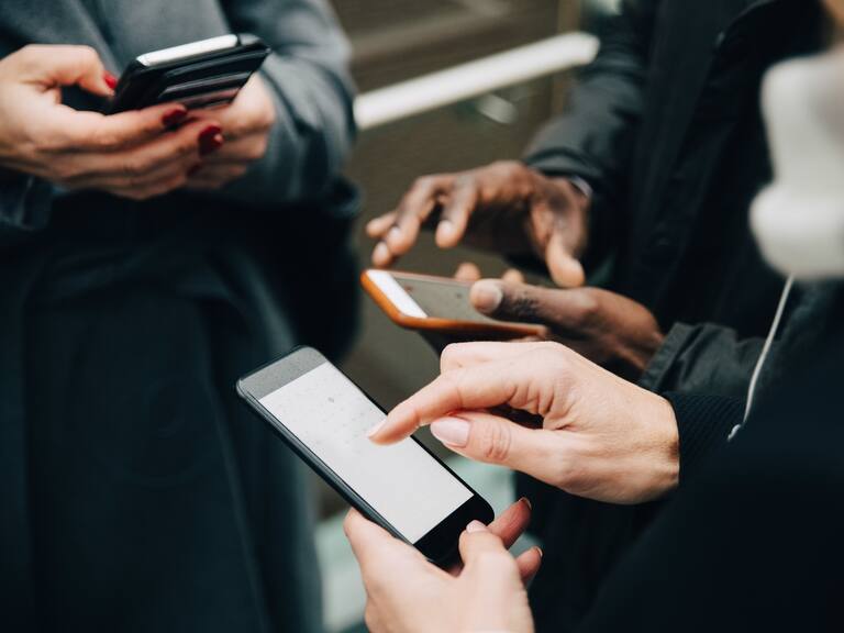 Gente conectada (referencial)